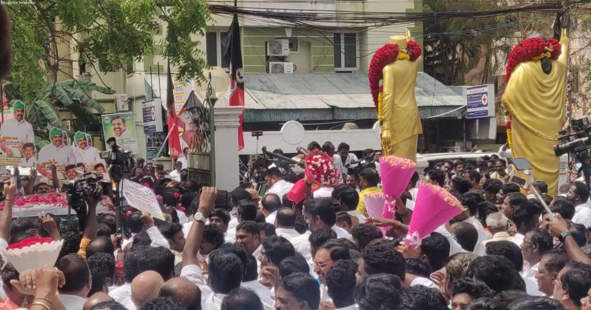 Palaniswami to file nomination for AIADMK General Secretary, workers gather at HQ